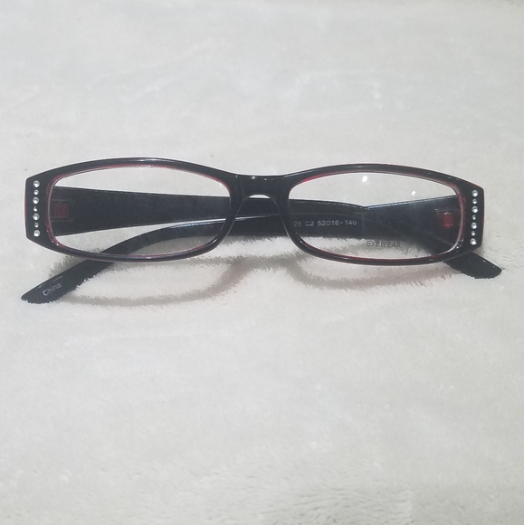 T&R Eyewear - Picture 6 of 7